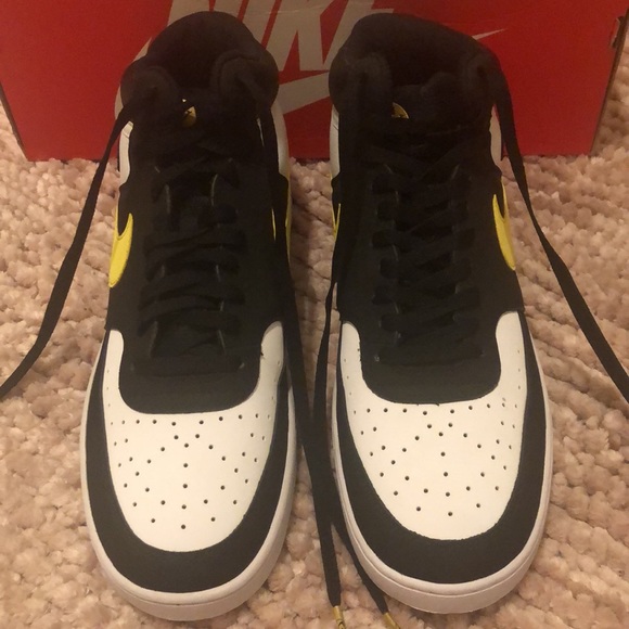 “Court Vision Mid Hol” - Picture 1 of 5